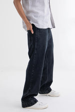 Load image into Gallery viewer, side angle mens loose fitting jeans in ash black