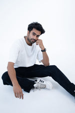 Load image into Gallery viewer, flexible black straight fit jeans