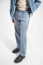 Load image into Gallery viewer, Metro Comfort Loose Jeans: Skyline Fade
